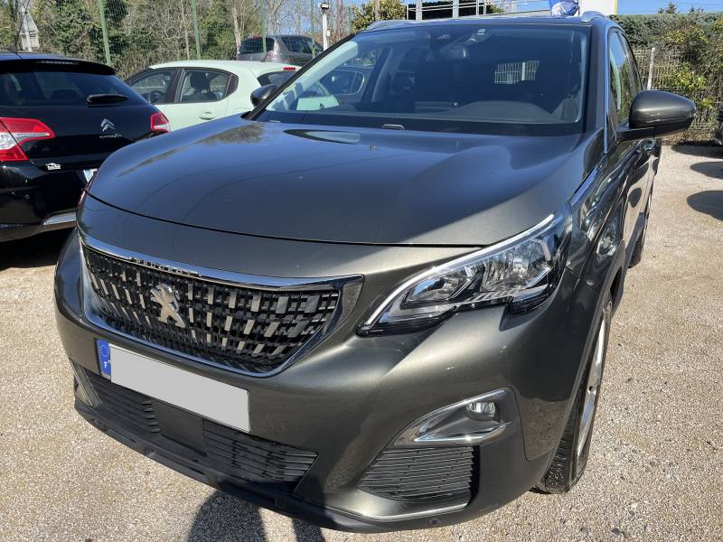 Voiture d’occasion PEUGEOT 3008 II 1.5 BLUE HDI 130 Active Business. EAT 8. 5p. avec GPS Europe Tactile et Radars AV + AR + et Alerte Franchissement de Lignes ainsi que CarPlay. Garantie 12 Mois.