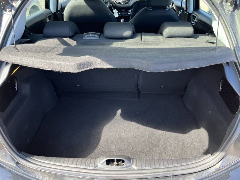 Voiture d’occasion PEUGEOT 208 I Ph2 1.5 Blue HDI 102 Active Business 5p. avec GPS Europe Tactile et régulateur + Limiteur de vitesse ainsi que Carplay. Garantie 12 Mois.