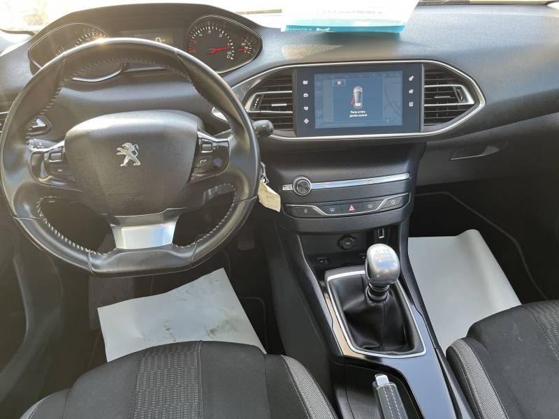 Voiture d’occasion PEUGEOT 308 II 1.6 BLUE HDI 120 Style. 5p. BV6. Avec Toit Panoramique + Rabat Electrique et Sièges Chauffants ainsi que Radar de recul. Garantie 12 Mois.