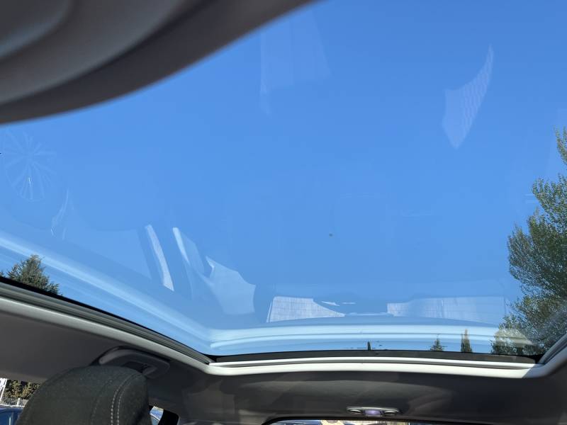 Avec ses 157 602 km d’origine garantis, cette Voiture d’occasion PEUGEOT 308 II 1.6 BLUE HDI 120 Style a été rigoureusement entretenue. A ORANGE