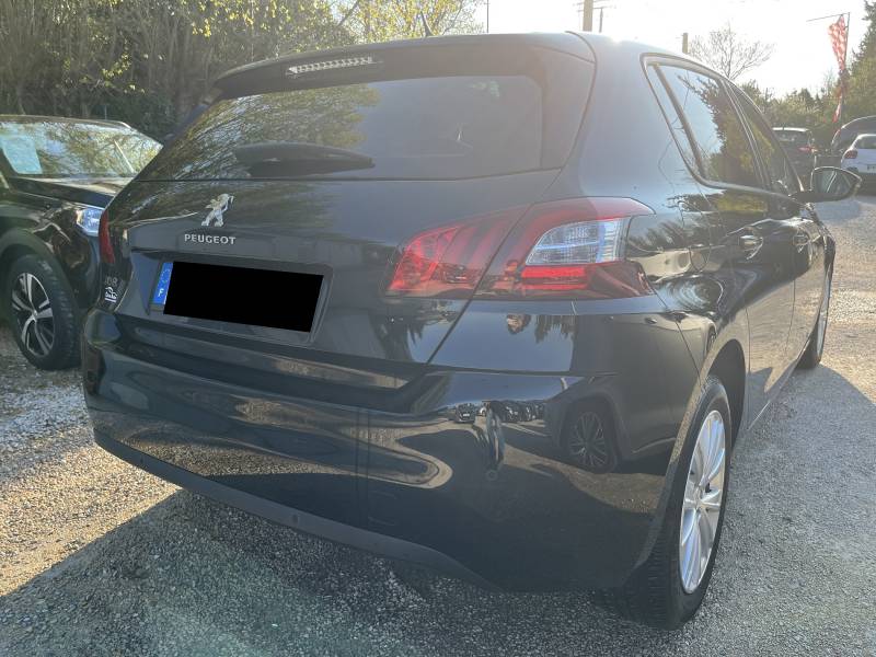 Polyvalente, confortable et économique, cette Peugeot 308 est une valeur sûre pour vos trajets quotidiens comme pour vos déplacements plus longs dans le Vaucluse.