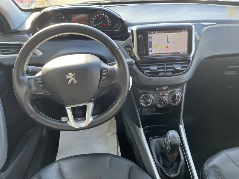 Ce SUV compact, 5 portes et 5 places, allie confort, praticité et sobriété grâce à son moteur diesel performant de 100 chevaux. A ORANGE