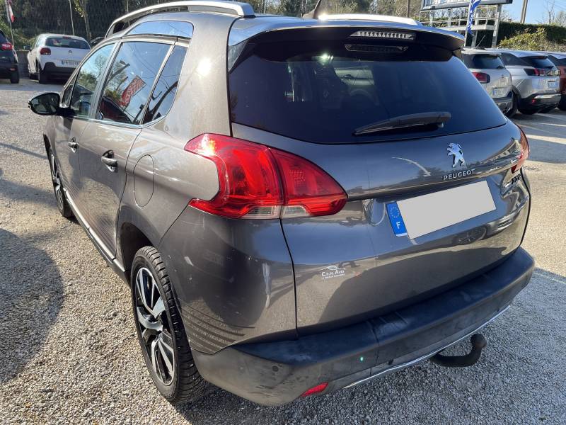 Voiture d’occasion PEUGEOT 2008 1.6 Blue HDI 100 Urban Cross. 5p. avec Crochet d’Attelage AR et régulateur et Régulateur + Limiteur de vitesse ainsi que radar de recul. Garantie 12 Mois.