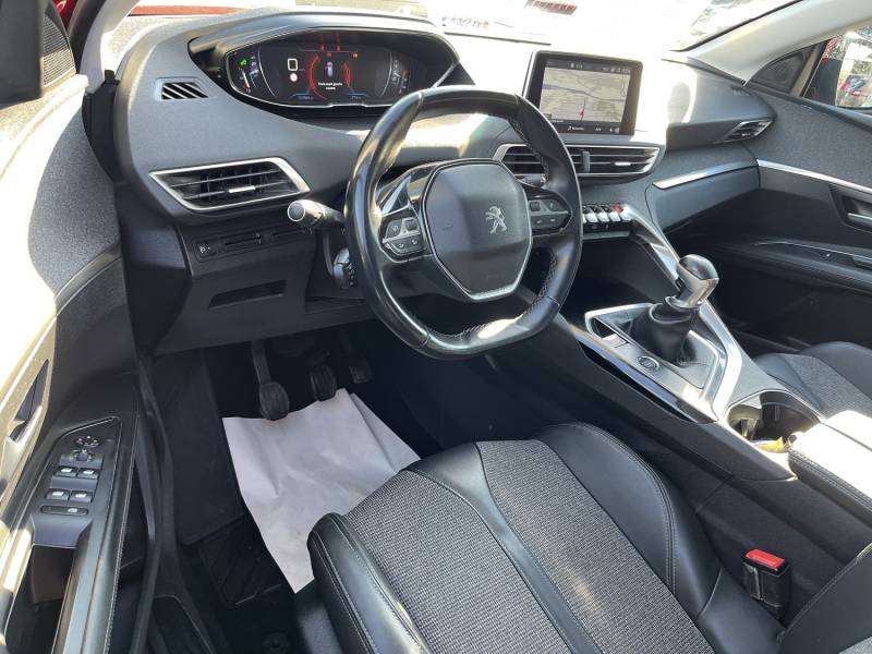 Voiture d’occasion PEUGEOT 3008 II 1.5 Blue HDI 130 Allure Business. BV6 5p. avec Toit Ouvrant Panoramique et Radars AV + AR + Caméra ainsi que Sièges Semi-cuir. Garantie 12 Mois.