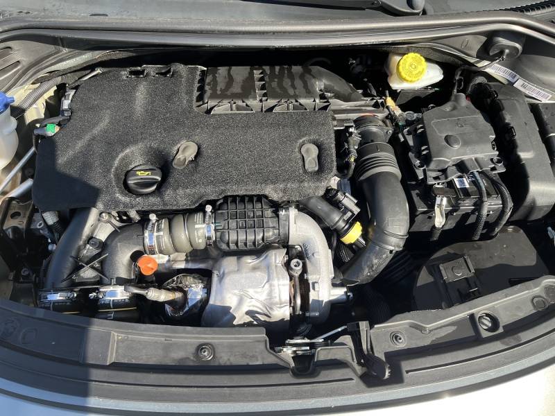 Voiture d’occasion PEUGEOT 207 CC Ph2 1.6 HDI 112 Rolland Garros. BV6. Avec Climatisation Automatique et Sièges Chauffants ainsi que sièges en Cuir Marron. Garantie 12 Mois. 1ère Main.