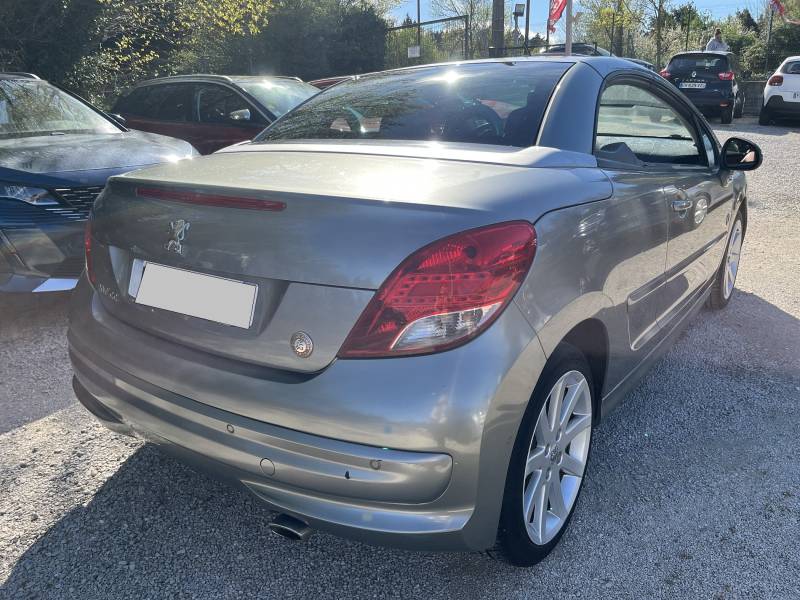 Voiture d’occasion PEUGEOT 207 CC Ph2 1.6 HDI 112 Rolland Garros. BV6. Avec Climatisation Automatique et Sièges Chauffants ainsi que sièges en Cuir Marron. Garantie 12 Mois. 1ère Main.