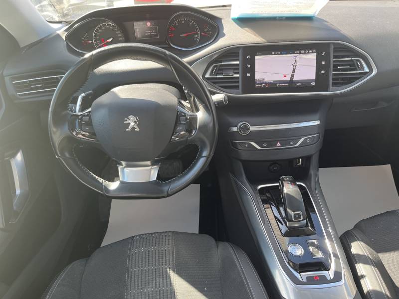 Voiture d’occasion PEUGEOT 308 II 1.5 BLUE HDI 130 Allure Business. EAT 8. 5p. avec GPS Europe Tactile et Radars AV + AR ainsi que Caméra. Garantie 12 Mois.