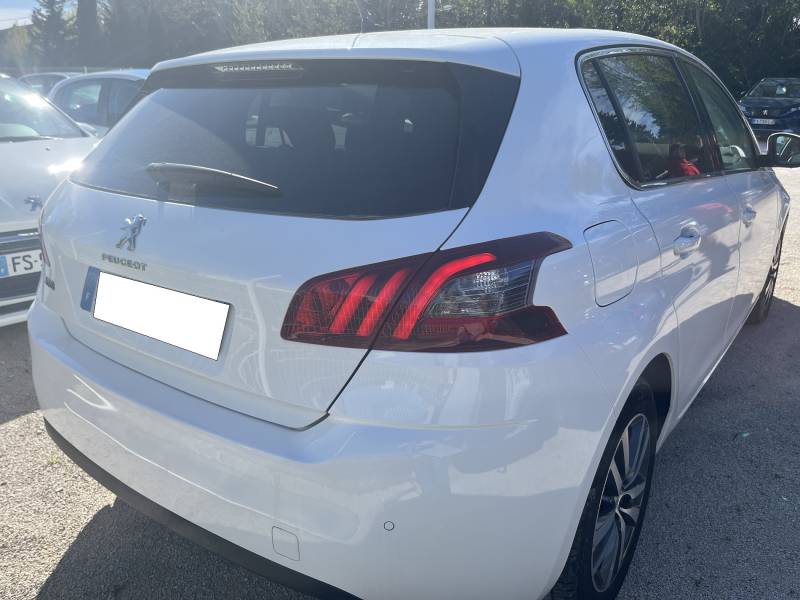 Voiture d’occasion PEUGEOT 308 II 1.5 BLUE HDI 130 Allure Business. EAT 8. 5p. avec GPS Europe Tactile et Radars AV + AR ainsi que Caméra. Garantie 12 Mois.