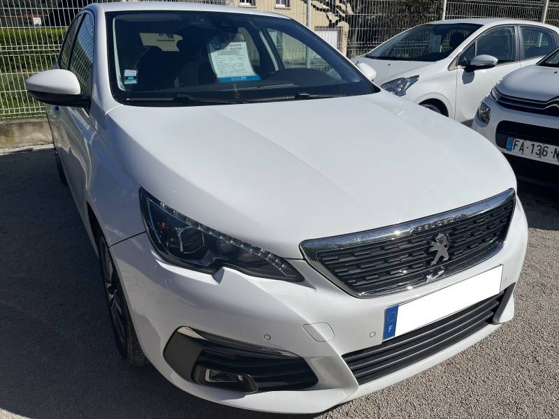 Voiture d’occasion PEUGEOT 308 II 1.5 BLUE HDI 130 Allure Business. EAT 8. 5p. avec GPS Europe Tactile et Radars AV + AR ainsi que Caméra. Garantie 12 Mois.