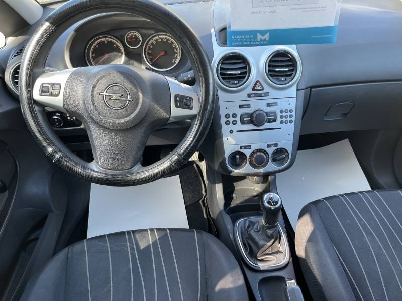 Voiture d’occasion OPEL CORSA 1.3 CDTI 75 Essentia. 5p. Avec climatisation et Radio CD MP3 commande au volant. Garantie 12 Mois.