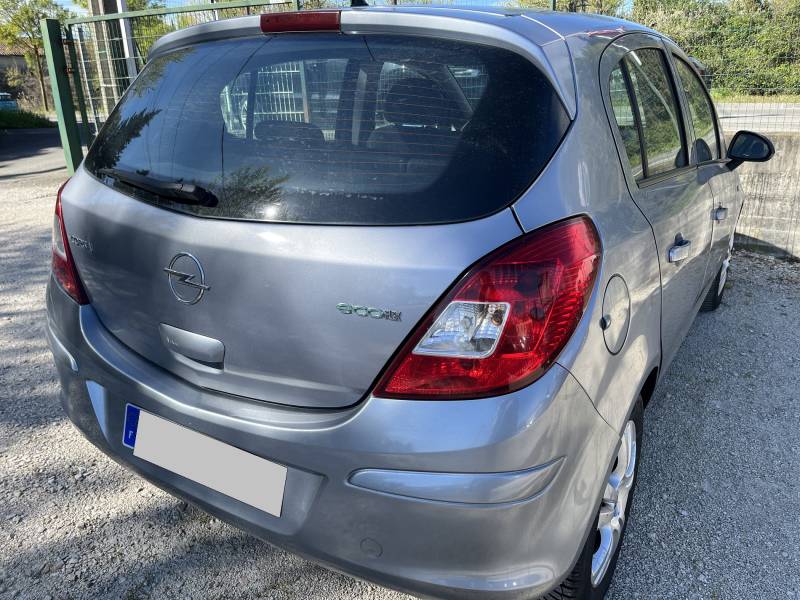 Voiture d’occasion OPEL CORSA 1.3 CDTI 75 Essentia. 5p. Avec climatisation et Radio CD MP3 commande au volant. Garantie 12 Mois.