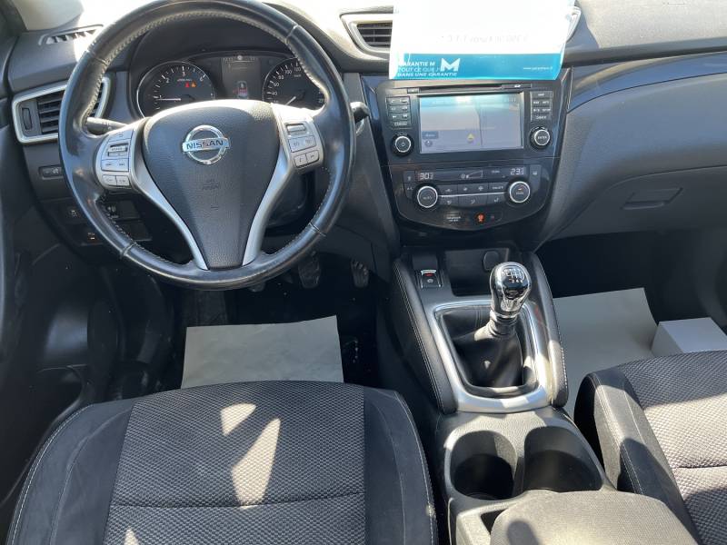 Cette Voiture d’occasion NISSAN QASHQAI II 1.5 DCI 110 Connect Edition se distingue par sa motorisation diesel sobre (99 g/km – Crit’Air 2) et sa boîte manuelle 6 vitesses. A APT