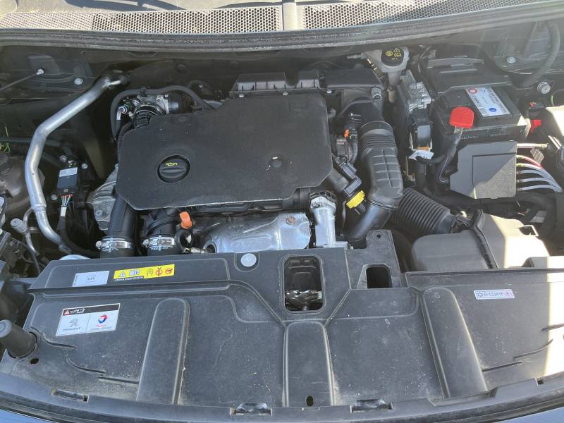 PEUGEOT 3008 II 1.5 BLUE HDI 130 Active Business EAT8, une voiture d’occasion fiable, bien équipée et idéale pour vos trajets du quotidien comme pour la route. A ALES