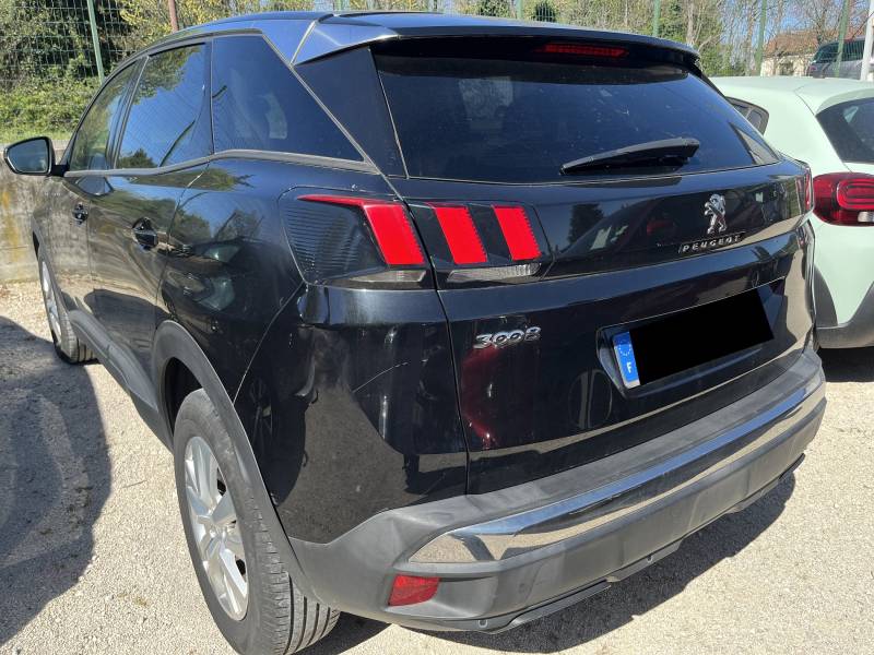 a finition Active Business vous apporte l’essentiel des équipements modernes, avec notamment Apple CarPlay, les radars avant et arrière, ainsi que la lecture des panneaux de signalisation. A ORANGE