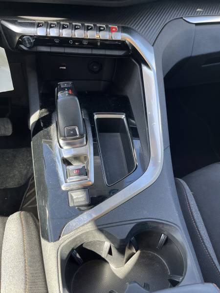 Voiture d’occasion PEUGEOT 3008 II 1.5 BLUE HDI 130 Active Business. EAT 8. 5p. avec CarPlay et Radars AV + AR ainsi que Lecture des Panneaux. Garantie 12 Mois.