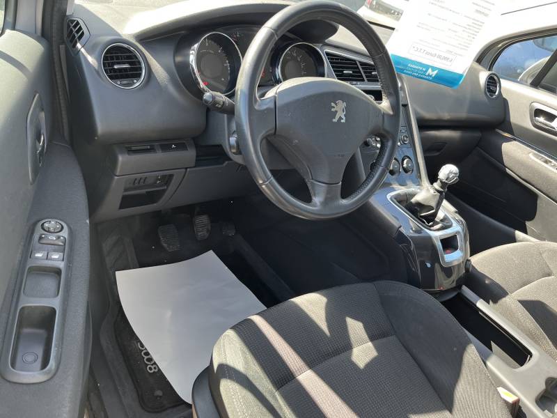 Voiture d’occasion PEUGEOT 5008 1.6 HDI 112 Access. 7 Places. BV6 avec et Régulateur + Limiteur de vitesse. Garantie 12 Mois.