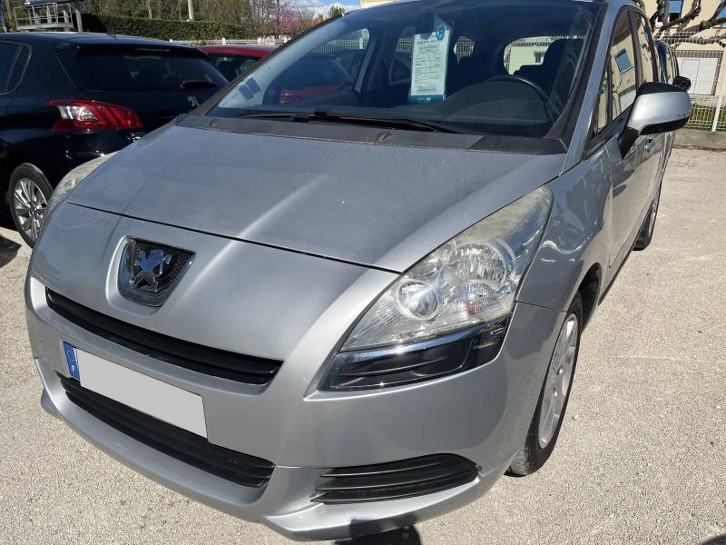 Voiture d’occasion PEUGEOT 5008 1.6 HDI 112 Access. 7 Places. BV6 avec et Régulateur + Limiteur de vitesse. Garantie 12 Mois.