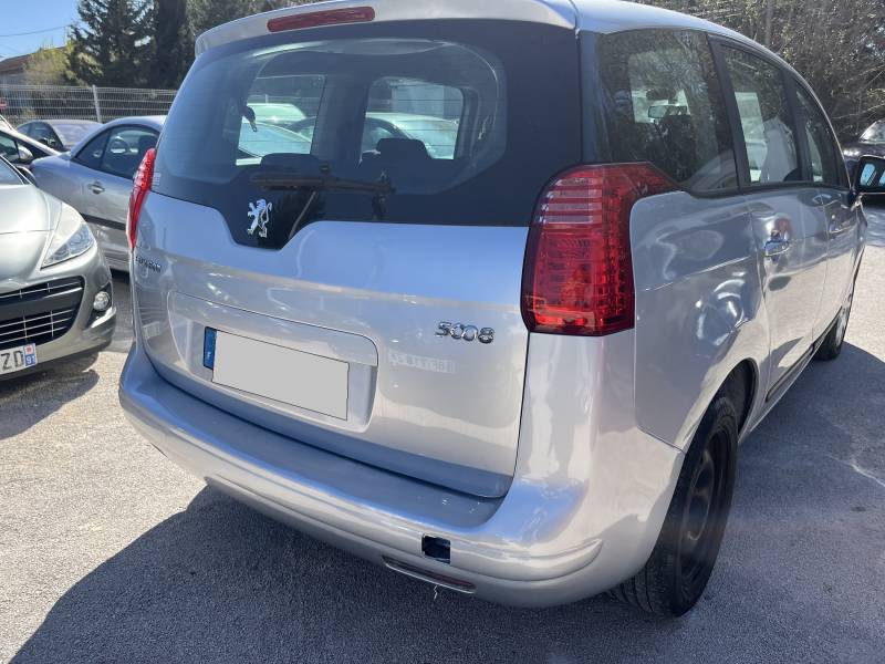 Voiture d’occasion PEUGEOT 5008 1.6 HDI 112 Access. 7 Places. BV6 avec et Régulateur + Limiteur de vitesse. Garantie 12 Mois.