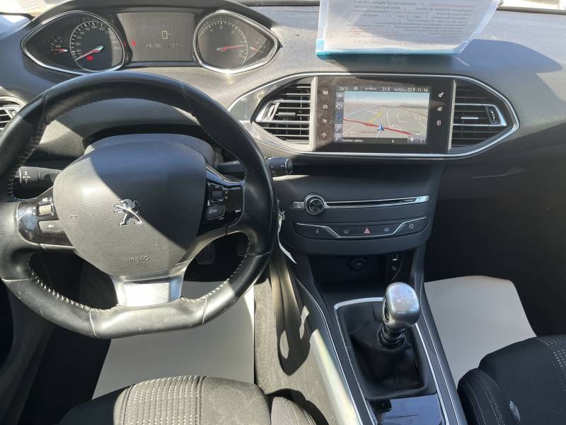 Voiture d’occasion PEUGEOT 308 II 1.6 BLUE HDI 120 Allure. BV6. 5p. avec GPS Europe Tactile et Régulateur + Limiteur de vitesse ainsi que Radar AV + AR. Garantie 12 Mois.