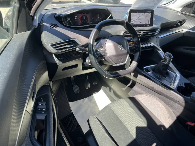 Ce SUV moderne combine confort, sobriété et équipements pratiques, parfaitement adapté aux attentes actuelles en voiture d'occasion Avignon.