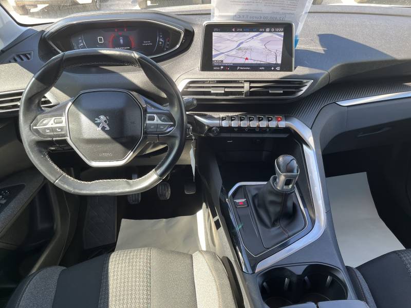Voiture d’occasion PEUGEOT 3008 II 1.5 BLUE HDI 130 Active Business. BV6. 5p. avec CarPlay et Radars AV + AR ainsi que Régulateur + Limiteur de vitesse. Garantie 12 Mois.