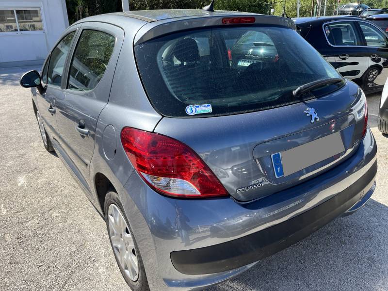 207 Ph2 1.6 HDI 90 Active se distingue par ses équipements pratiques et son coût d’utilisation maîtrisé, en faisant une référence en vente de voiture d’occasion à Avignon.