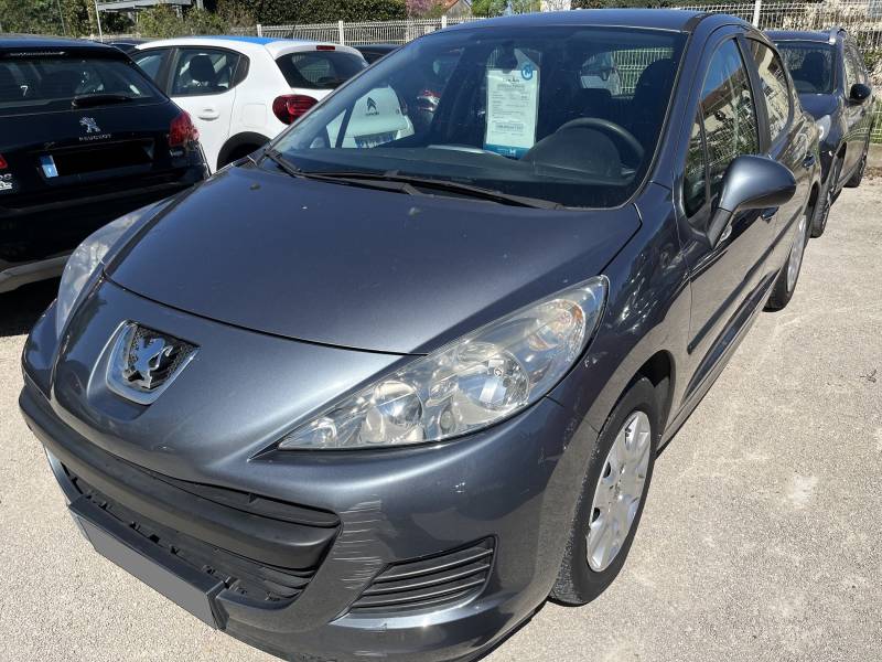 Boîte manuelle – 5 portes / 5 places. A ARLES