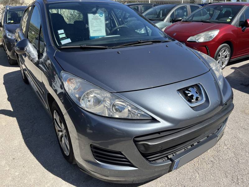 Voiture d’occasion PEUGEOT 207 Ph2 1.6 HDI 90 Active. 5p. 1ère Main. Avec climatisation et radio CD MP3 commande au volant. Garantie 12 Mois.