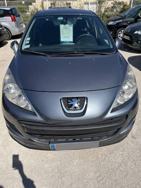 Voiture d’occasion PEUGEOT 207 Ph2 1.6 HDI 90 Active. 5p. 1ère Main. Avec climatisation et radio CD MP3 commande au volant. Garantie 12 Mois.