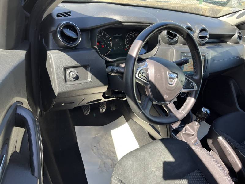 Voiture d’occasion DACIA DUSTER 1.5 Blue DCI 116 Confort. BV6. 5p. avec Régulateur + Limiteur de vitesse et Radars de Recul ainsi que GPS Europe Tactile. Garantie 12 Mois.