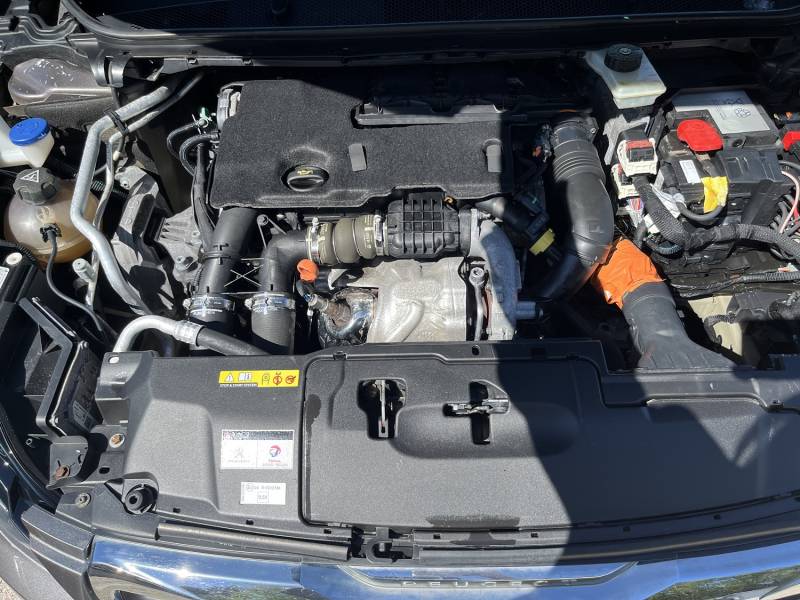 Voiture d’occasion PEUGEOT 308 II 1.6 e-HDI 115 Allure. BV6. 5p. avec GPS Europe Tactile et Régulateur + Limiteur de vitesse ainsi que Radar AV + AR. Garantie 12 Mois.