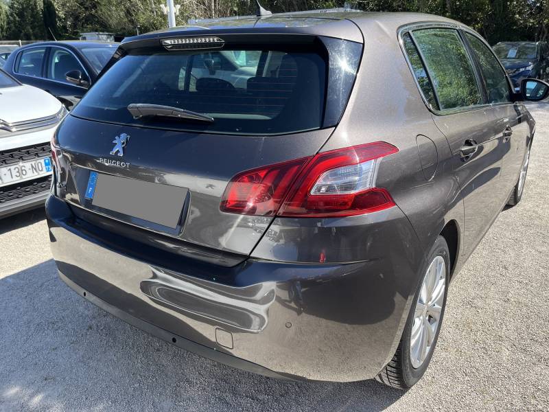 Disponible immédiatement en vente de voiture d’occasion à Avignon, ce modèle bénéficie d’une garantie 12 mois, gage de tranquillité. A ALES