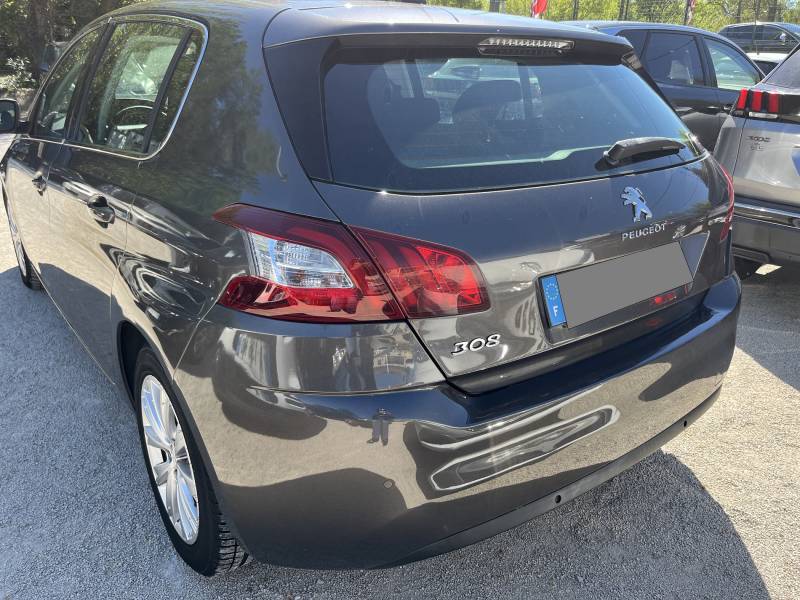 Voiture d’occasion PEUGEOT 308 II 1.6 e-HDI 115 Allure. BV6. 5p. avec GPS Europe Tactile et Régulateur + Limiteur de vitesse ainsi que Radar AV + AR. Garantie 12 Mois.