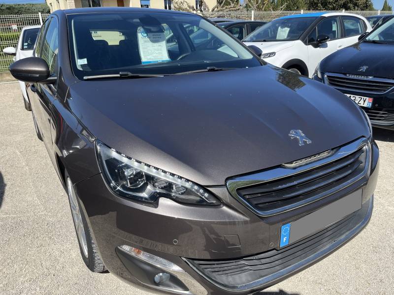 Voiture d’occasion PEUGEOT 308 II 1.6 e-HDI 115 Allure. BV6. 5p. avec GPS Europe Tactile et Régulateur + Limiteur de vitesse ainsi que Radar AV + AR. Garantie 12 Mois.