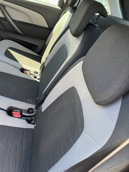 Voiture d’occasion CITROEN C4 PICASSO II 1.6 HDI 120 Intensive. 5p. Avec GPS Europe Ecran tactile et Radars de Recul + Caméra ainsi que Régulateur et limiteur de vitesse. Garantie 12 Mois.
