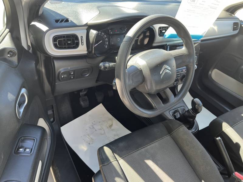 Voiture d’occasion CITROEN C3 III 1.6 Blue HDI 75 Live. 5p. avec Crochet d’Attelage AR, et Régulateur et Limiteur de vitesse ainsi que Roue de Secours. Garantie 12 Mois.
