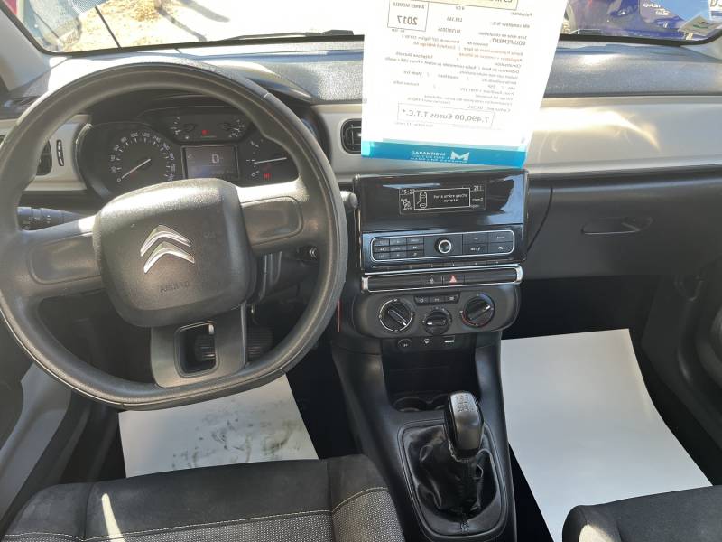 Cette citadine moderne, bien entretenue, constitue une excellente opportunité pour circuler facilement à Avignon et dans tout le Vaucluse.