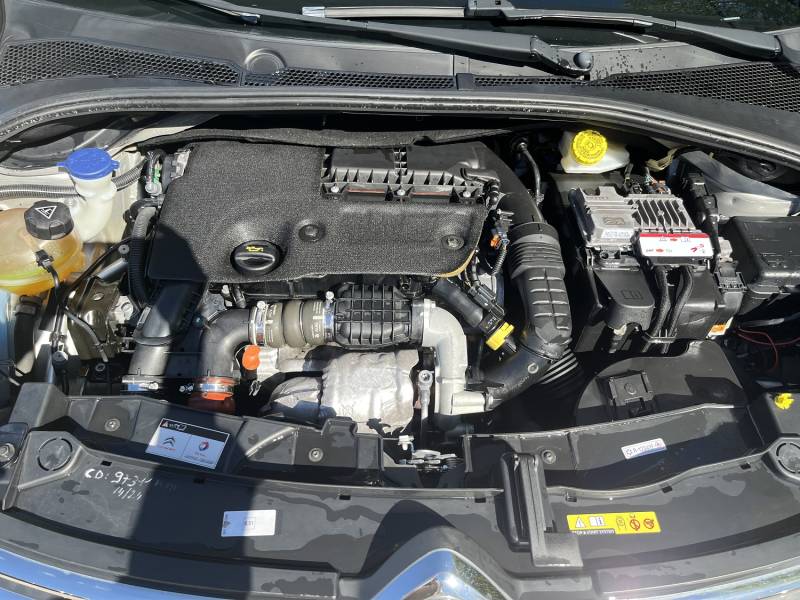 Dotée d’un moteur DIESEL, cette CITROEN C3 III 1.6 Blue HDI 75 Live affiche une consommation maîtrisée et une conduite agréable grâce à sa boîte manuelle.  A ARLES