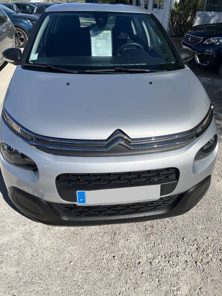 Sa finition comprend notamment des équipements utiles comme un crochet d’attelage AR, un régulateur et limiteur de vitesse ainsi qu’une roue de secours, des atouts appréciables au quotidien. A CARPENTRAS