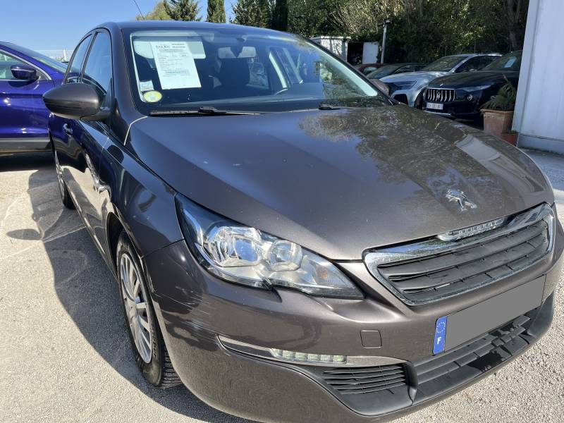 Voiture d’occasion PEUGEOT 308 II 1.6 e-HDI 92 Business. 5p. avec Climatisation et Régulateur + Limiteur de vitesse ainsi que Téléphone Bluetooth. Garantie 12 Mois.