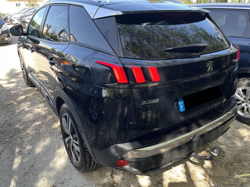 Voiture d’occasion PEUGEOT 3008 II 1.5 BLUE HDI 130 Allure Business. EAT 8. 5p. avec Sièges Semi-Cuir et Radars AV + AR + Caméra 360° ainsi que Park Assit. Garantie 12 Mois.