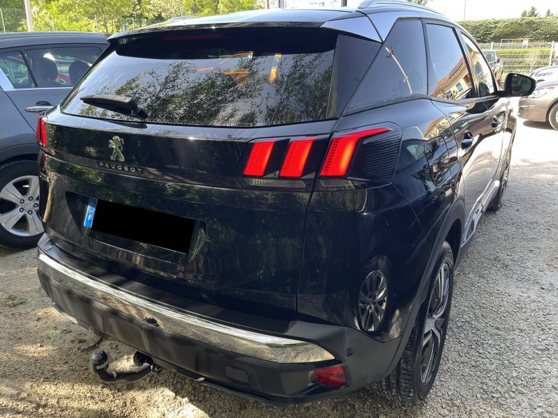Voiture d’occasion PEUGEOT 3008 II 1.5 BLUE HDI 130 Allure Business. EAT 8. 5p. avec Sièges Semi-Cuir et Radars AV + AR + Caméra 360° ainsi que Park Assit. Garantie 12 Mois.