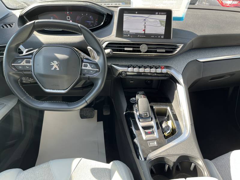 Voiture d’occasion PEUGEOT 3008 II 1.5 Blue HDI 130 Allure Business. EAT 8. 5p. 1ère Main. Avec CarPlay et Radars AV + AR + Caméra ainsi que Sièges Semi-cuir. Garantie 12 Mois.