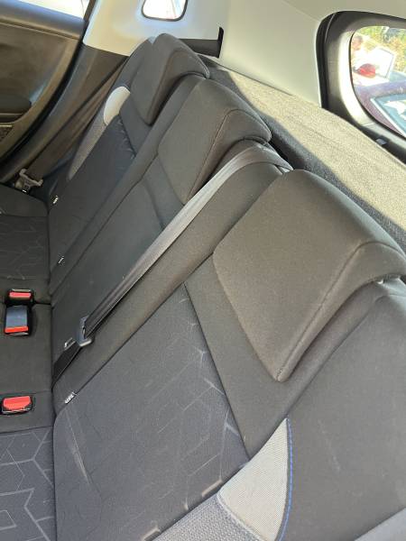 2008 I Ph2 1.5 Blue HDI 102 Style 5p. avec GPS Europe Ecran Tactile CarPlay et Régulateur et Limiteur de vitesse. Garantie 12 Mois s’inscrit comme une référence fiable sur le segment des SUV compacts. A ORANGE