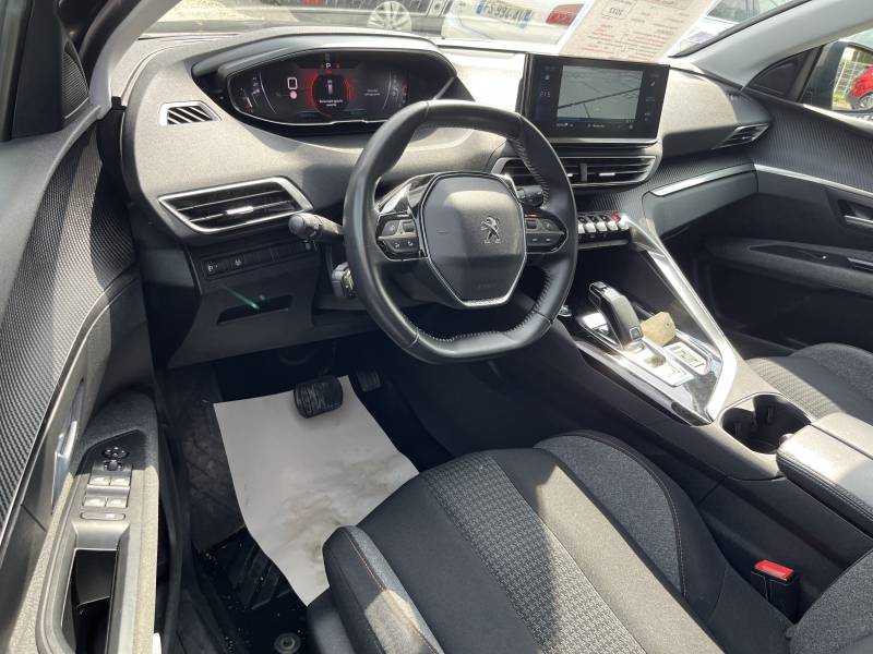 Voiture d’occasion PEUGEOT 5008 II Ph2 1.5 Blue HDI 130 Active Business. 7P. EAT 8. 1ère Main.  Avec GPS Europe tactile et Radar AV + AR ainsi que CarPlay. Garantie 12 Mois.