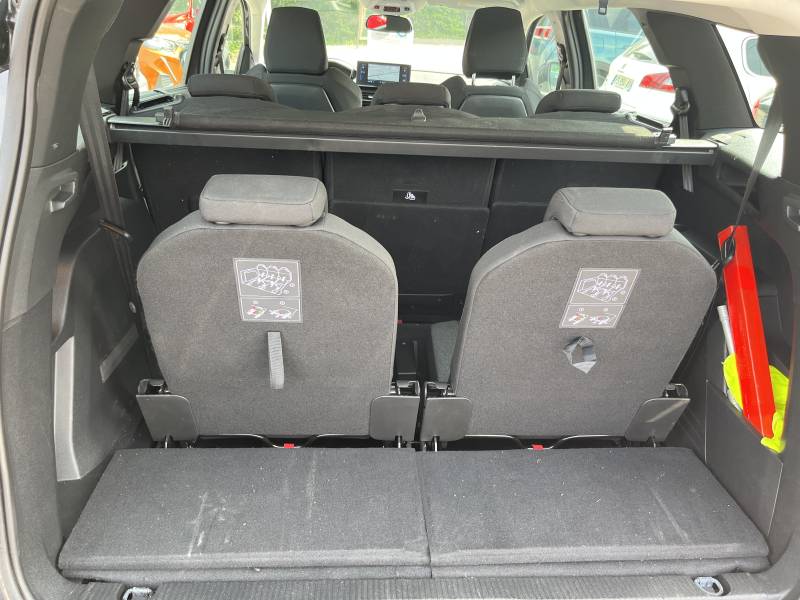 Voiture d’occasion PEUGEOT 5008 II Ph2 1.5 Blue HDI 130 Active Business. 7P. EAT 8. 1ère Main.  Avec GPS Europe tactile et Radar AV + AR ainsi que CarPlay. Garantie 12 Mois.