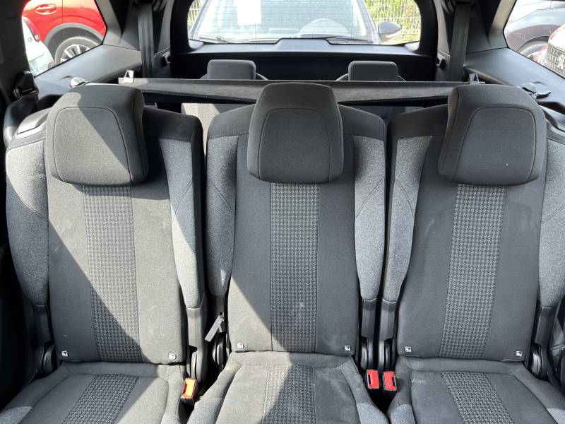  vente de voiture d'occasion à Avignon s'adresse à une clientèle exigeante souhaitant un SUV 7 places équipé du GPS Europe tactile, radar AV/AR et CarPlay.