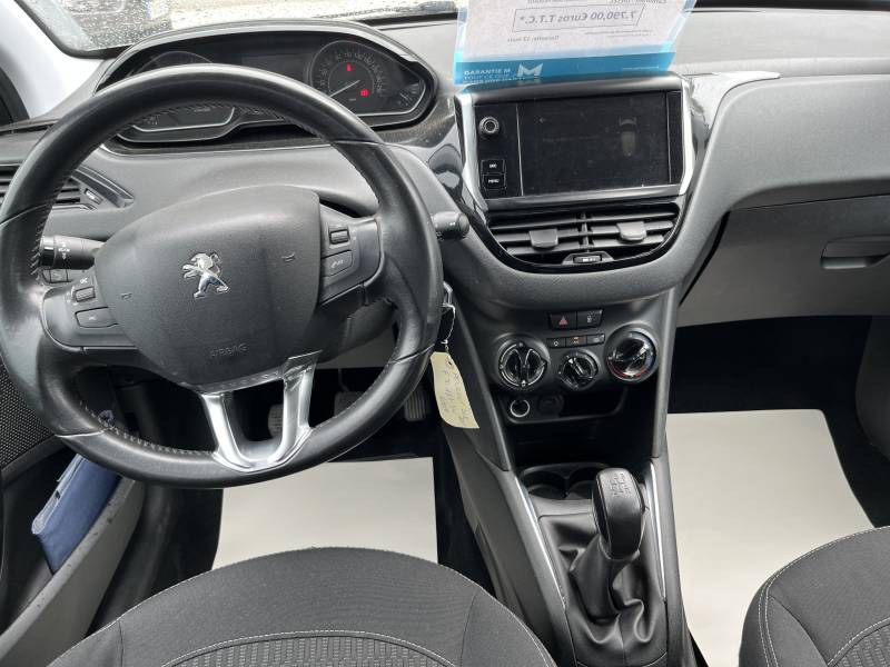 Voiture d’occasion PEUGEOT 208 I Ph2 1.5 Blue HDI 102 Active Business 5p. avec Climatisation et régulateur + Limiteur de vitesse ainsi que Carplay. Garantie 12 Mois.