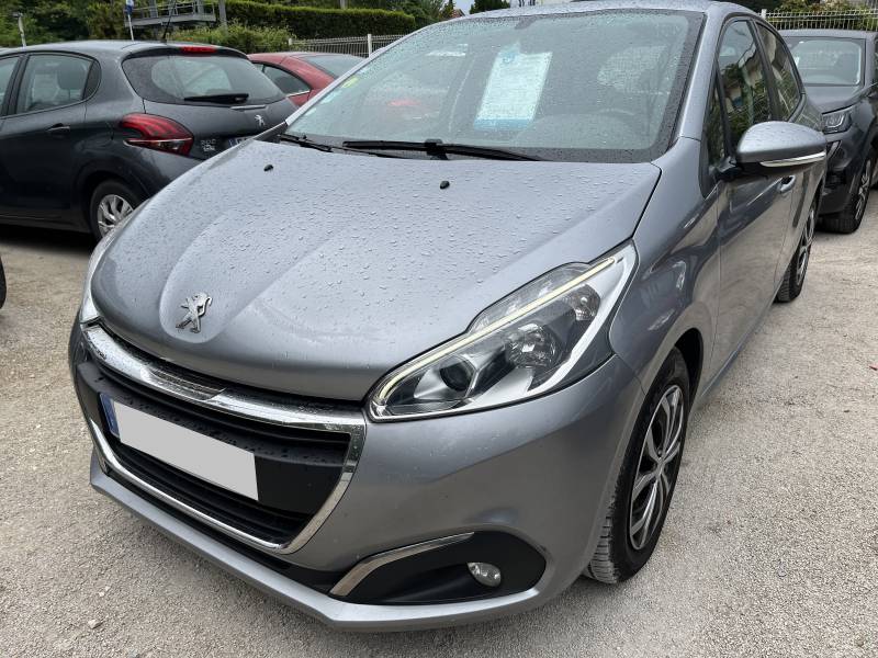 Voiture d’occasion PEUGEOT 208 I Ph2 1.5 Blue HDI 102 Active Business 5p. avec Climatisation et régulateur + Limiteur de vitesse ainsi que Carplay. Garantie 12 Mois.