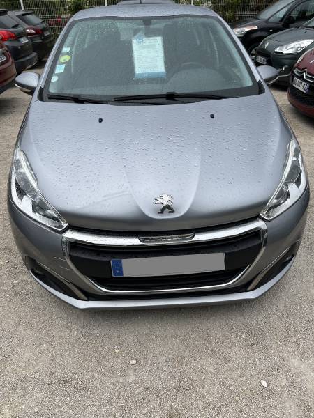 Voiture d’occasion PEUGEOT 208 I Ph2 1.5 Blue HDI 102 Active Business 5p. avec Climatisation et régulateur + Limiteur de vitesse ainsi que Carplay. Garantie 12 Mois.